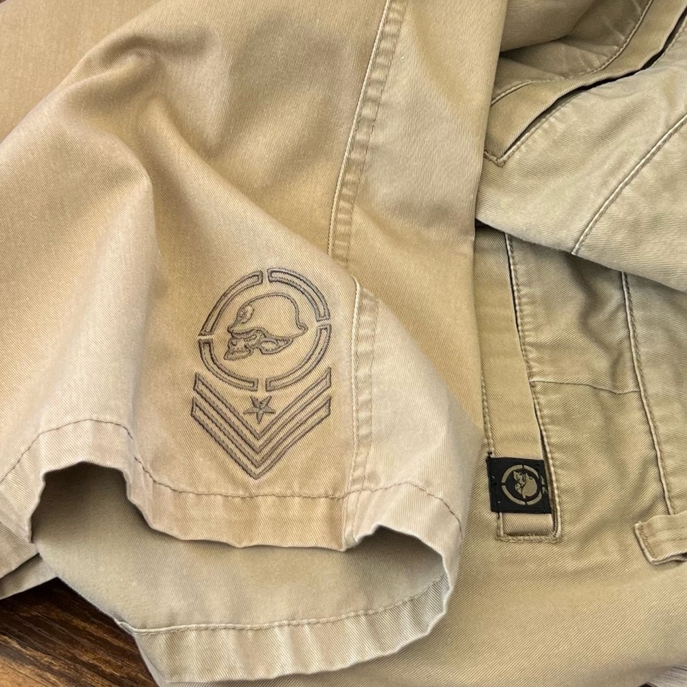 Y2K Metal Mulisha Mens' Khaki Flat Front Shorts Size 40